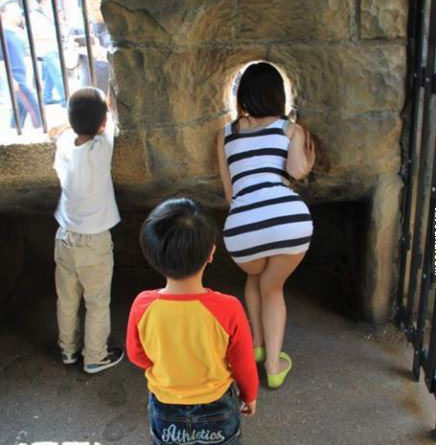 sweet ass getting stared at by a kid