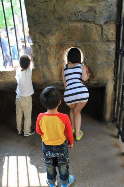 sweet ass getting stared at by a kid
