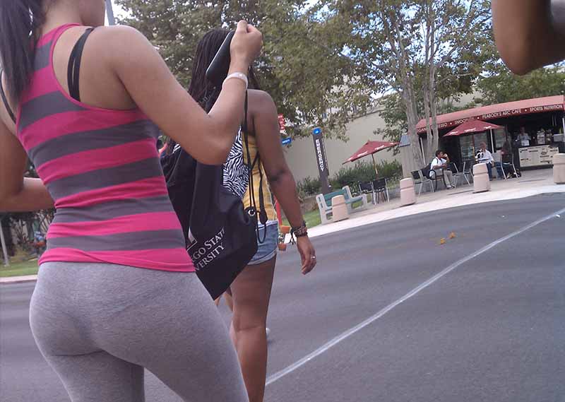 Sexy Street Candids - Ass in leggings walking down the street sexy pictures